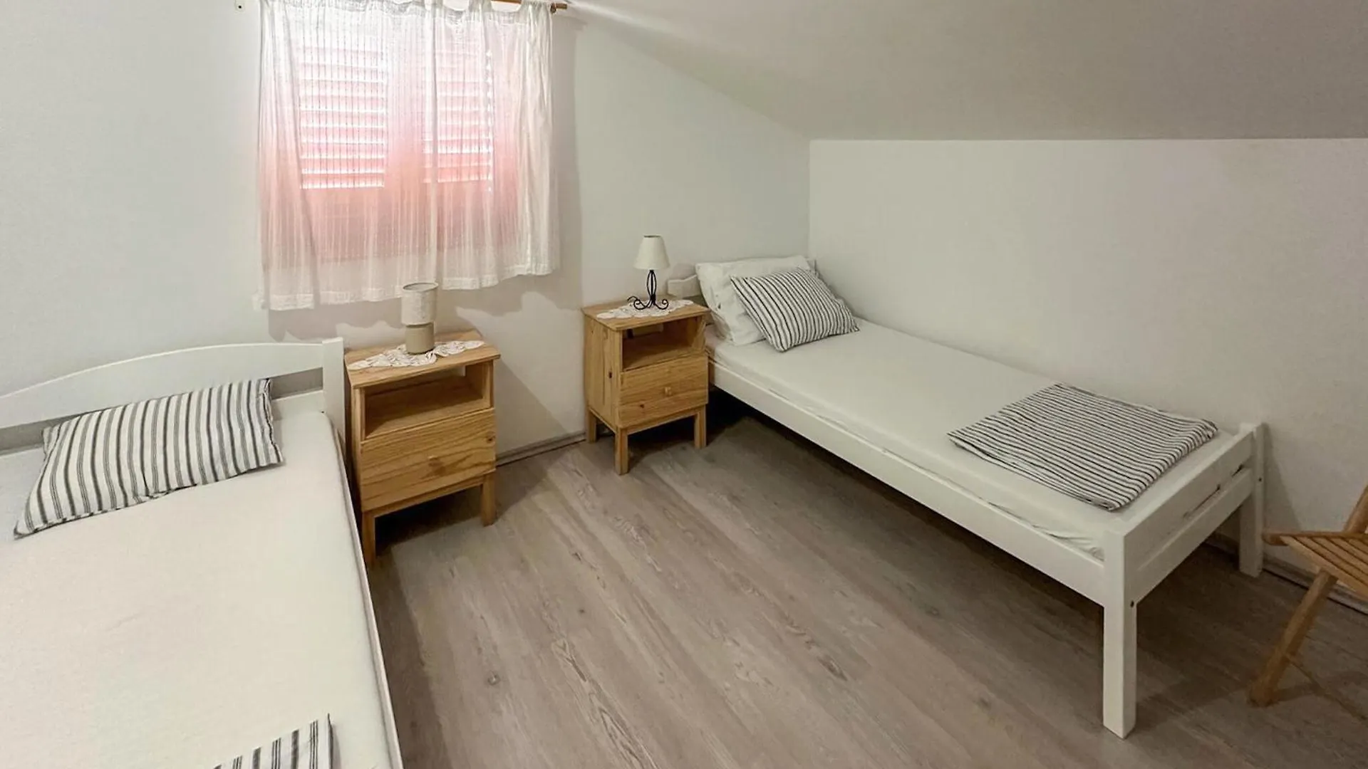 Semesterbostad Beautiful Home In Maslenica With Kitchen Kroatien