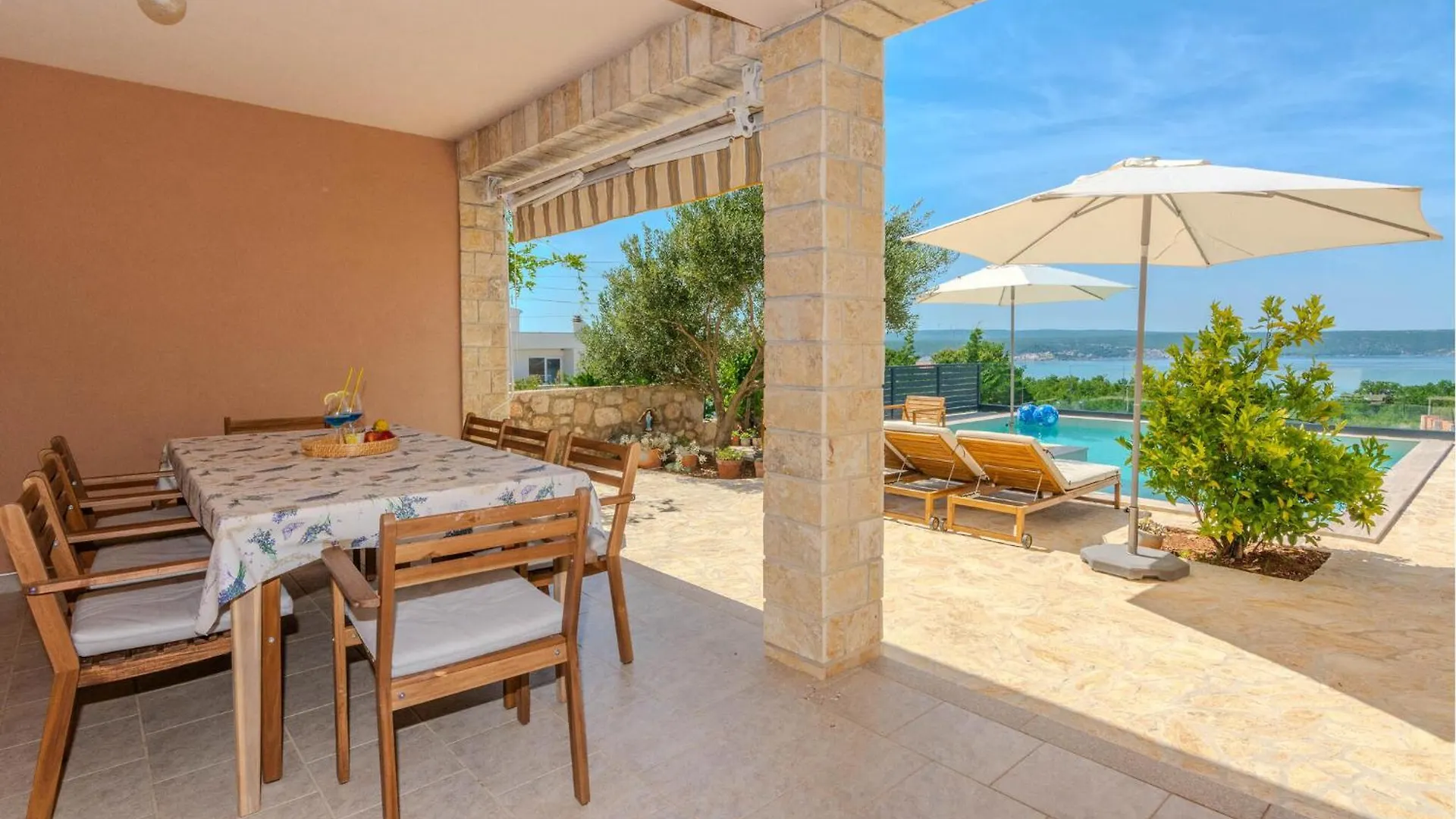 Holiday home Beautiful Home In Maslenica With Kitchen