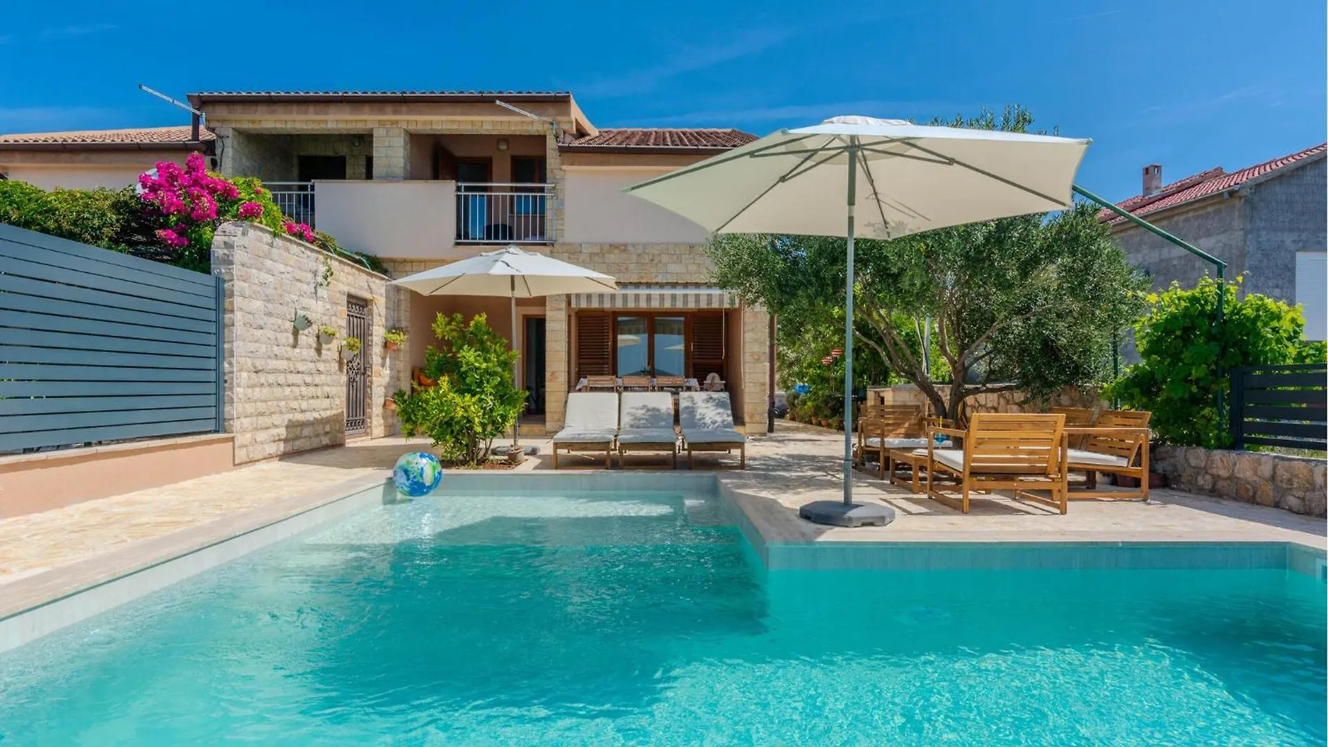Beautiful Home In Maslenica With Kitchen