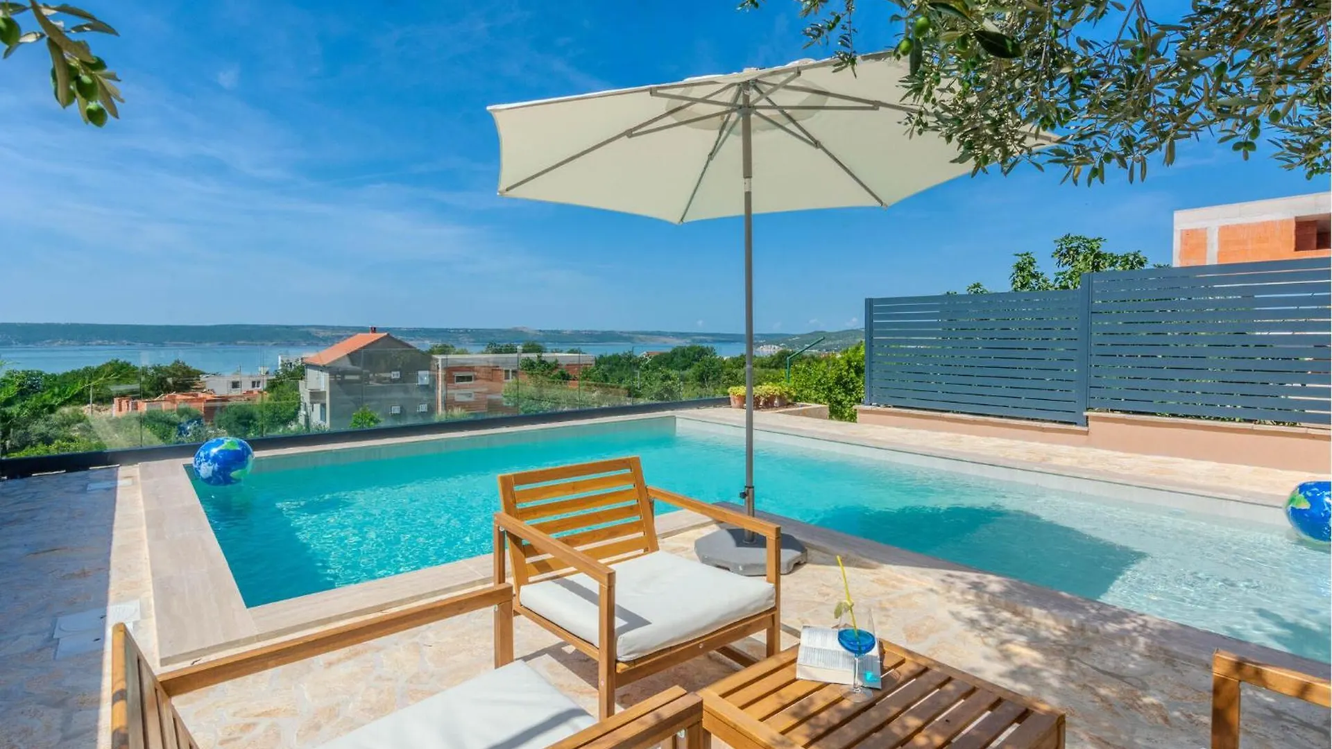 Beautiful Home In Maslenica With Kitchen