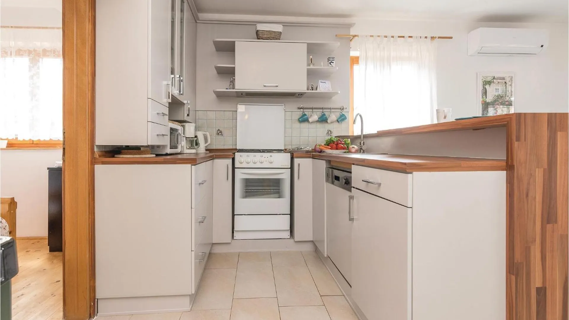Holiday home Beautiful Home In Maslenica With Kitchen